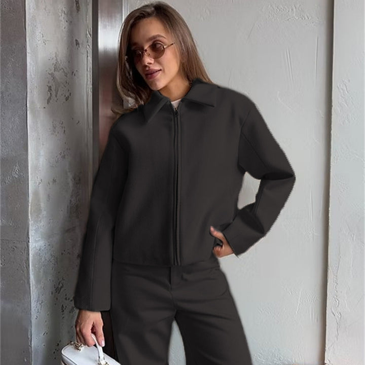 Women's short jacket in boxy cut with zipper and lapel collar Mune Fashion