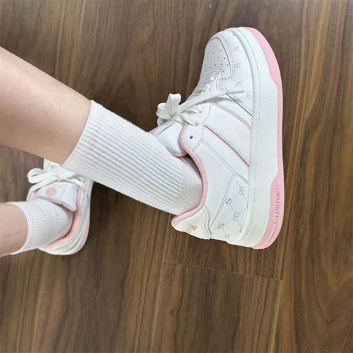 Women's sporty sneakers with thick comfort insole and breathable surface structure Mune Fashion