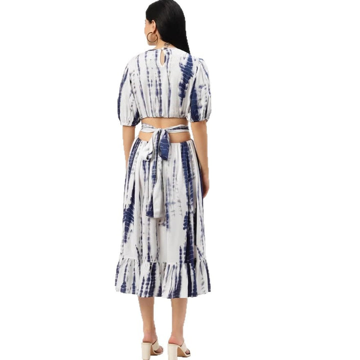 Women’s midi dress with tie-dye print, fitted cut, side cut-out, and ruffled hem.