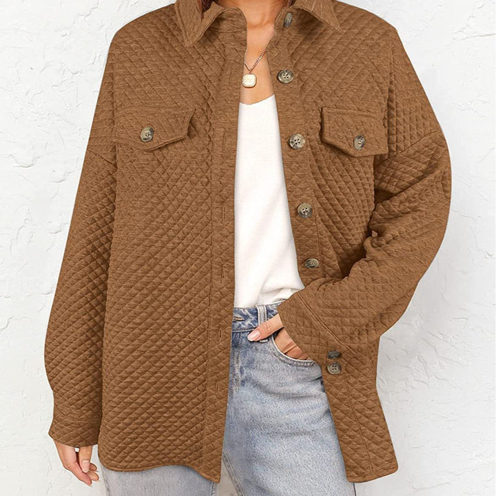 Women's quilted transitional shirt jacket with oversized cut, chest patches, and button placket Mune Fashion