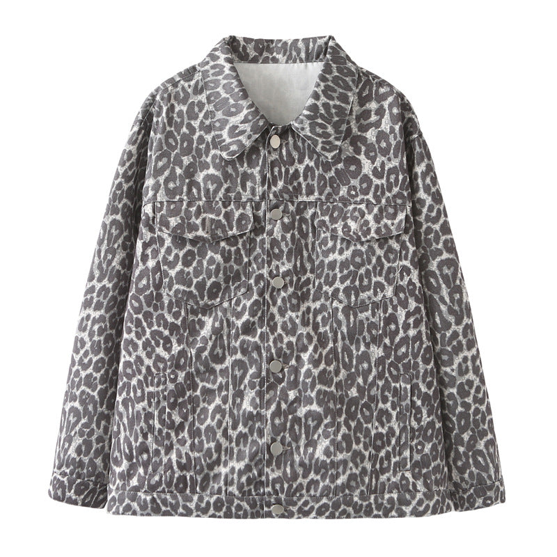 Women's oversized denim jacket in boxy cut with leopard pattern, snap button placket and patch chest pockets Mune Fashion