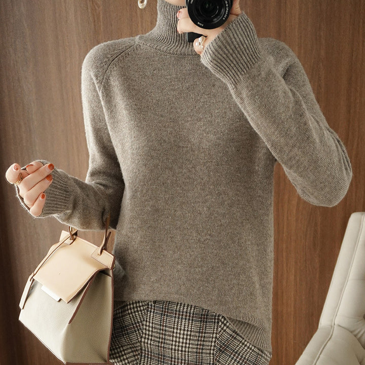 Women's turtleneck sweater made of cashmere blend with fine ribbed texture and dropped shoulder Mune Fashion