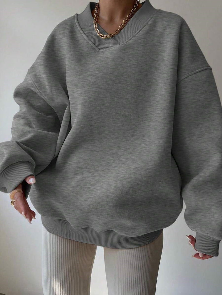 Women's Oversized V-Neck Sweatshirt with Reinforced Ribbed Collar and Extra Wide Cut Mune Fashion