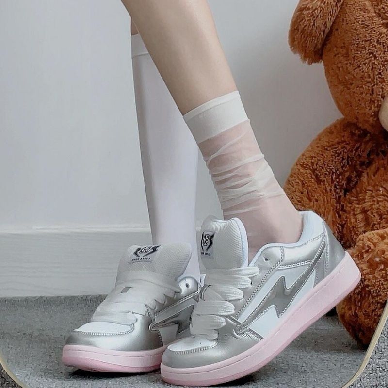 Women's sporty sneakers with breathable upper material and padded sole Mune Fashion