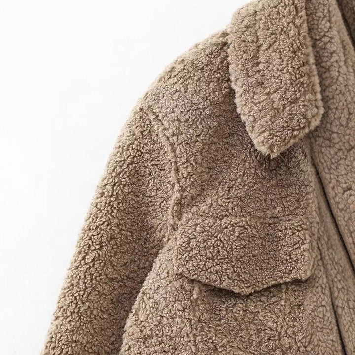 Women's Short Teddy Jacket in Sheepskin Look with Wide Collar and Patch Pockets Mune Fashion