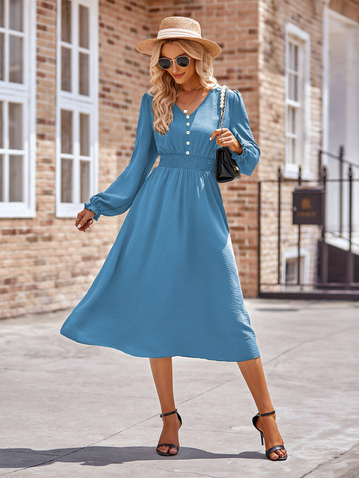 Women’s midi dress with V-neck, gathered smock waist and button placket Drune