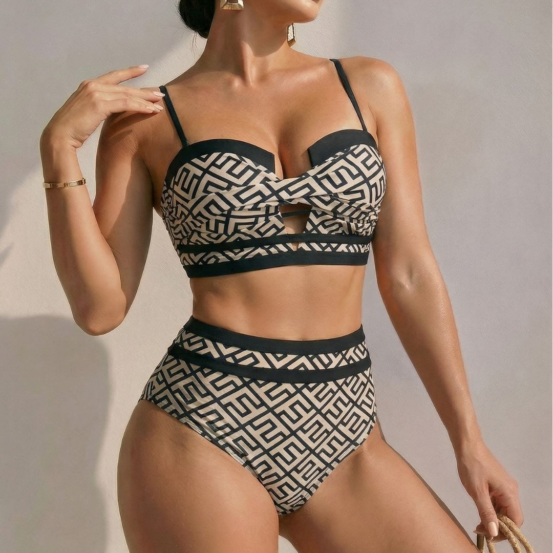 Women's High-Cut Bikini with Trendy Cut-Out and Geometric Pattern Mune Fashion
