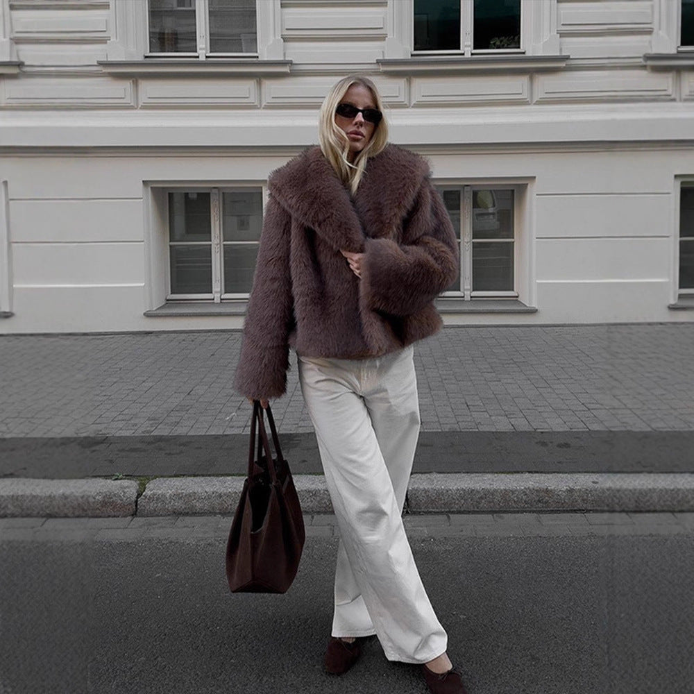 Ladies short jacket made of faux fur in a boxy fit with voluminous shawl collar Mune Fashion