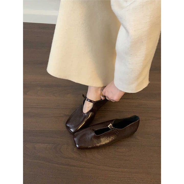 Women's mules in Mary Jane style with square toe box and fine strap Mune Fashion