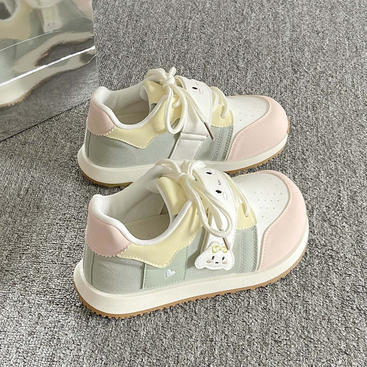 Women's sporty sneakers with playful appliqués and breathable sole Mune Fashion