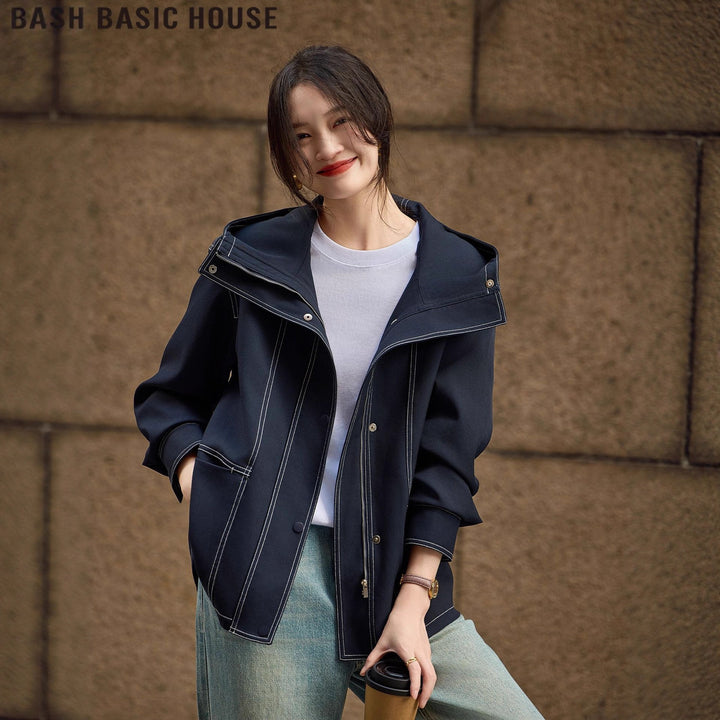 Women's hooded jacket in boxy cut with visible contrast seams Mune Fashion