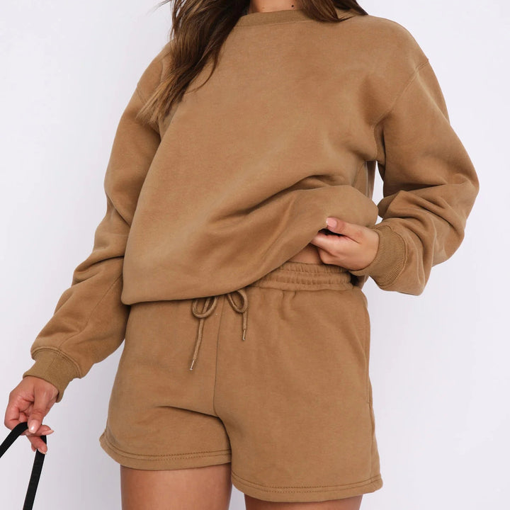 Women Oversized Lounge Set with French Terry Sweatshirt, Round Neck and Loose Sweat Shorts Mune Fashion
