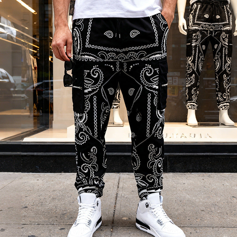 Men's cargo joggers in bandana print with cargo pockets & elastic waistband Mune Fashion