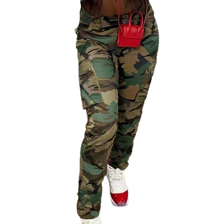 Women's cargo pants in camouflage look with high waist fit and slim leg line Mune Fashion
