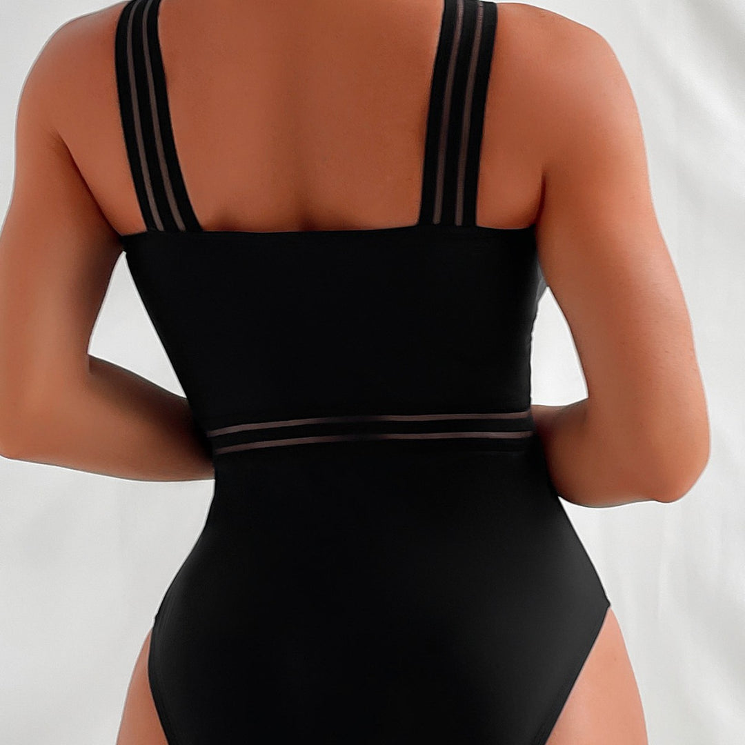 Ladies sporty jumpsuit with crossed straps and figure-flattering cut Mune Fashion