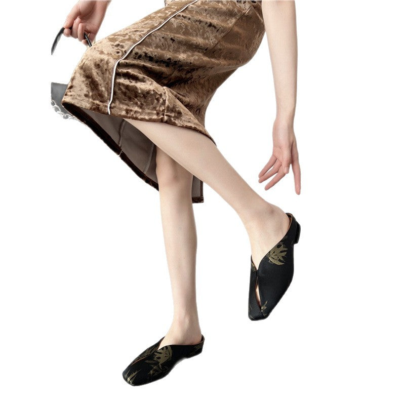 Women's pointed toe jacquard mules with floral metallic pattern and flat heel Mune Fashion