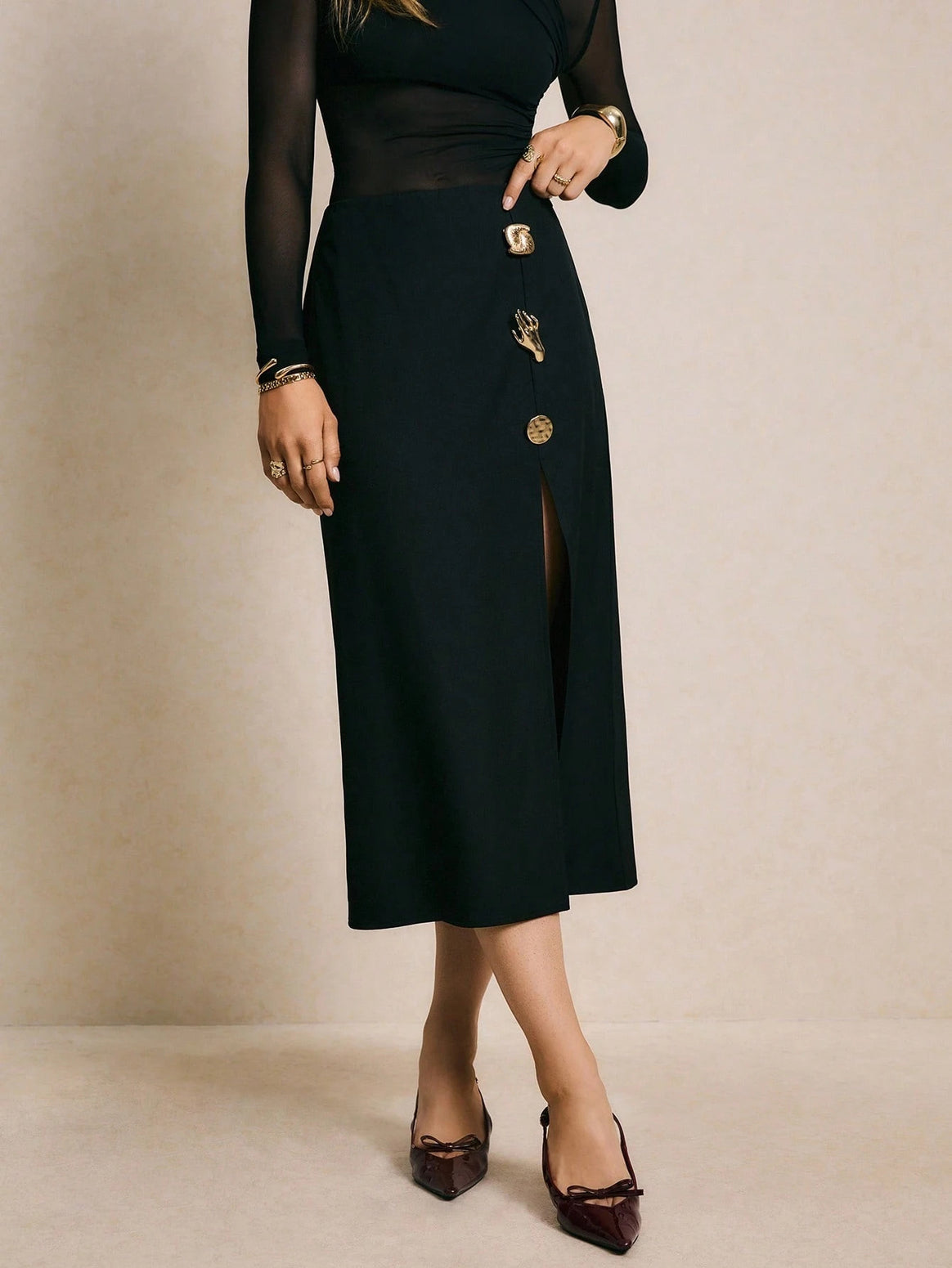 Women fitted midi skirt with front slit and decorative metal buttons Mune Fashion