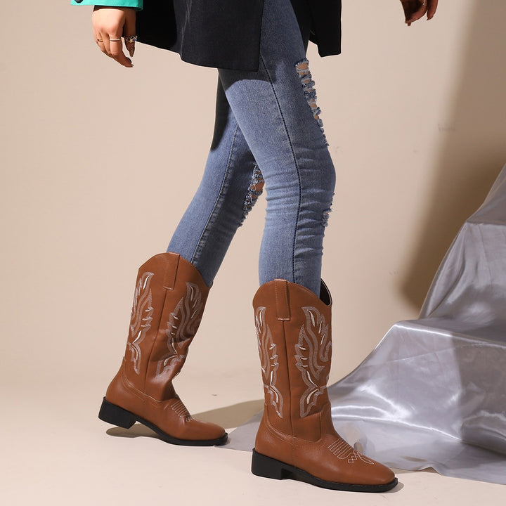 Women's cowboy boots with mid-height shaft, square toe area and decorative embroidery Mune Fashion