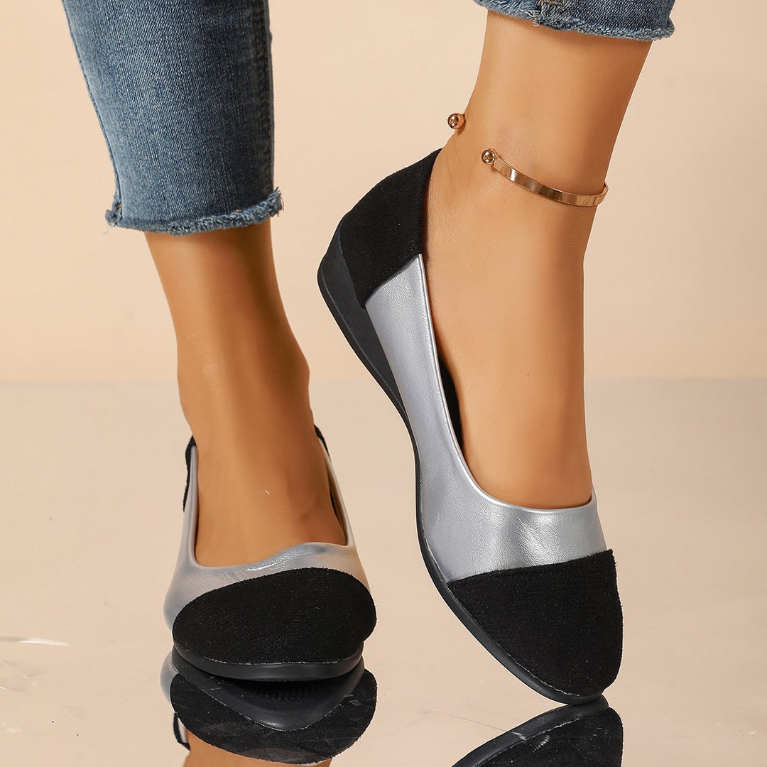 Ladies' comfort ballet flats with a lightweight wedge heel, material mix, and padded insole Mune Fashion