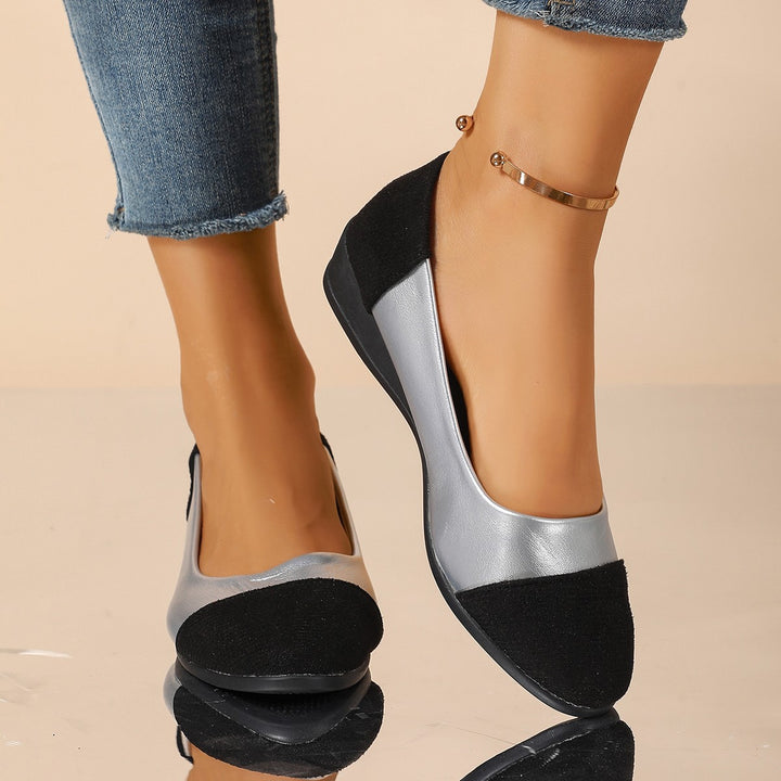 Ladies' comfort ballet flats with a lightweight wedge heel, material mix, and padded insole Mune Fashion