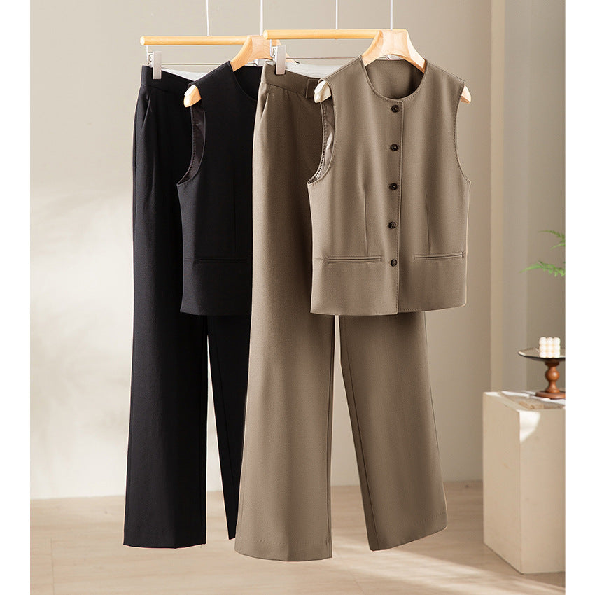 Women's Wide High-Waist Pants in Satin Look with Crease and Side Pockets Mune Fashion