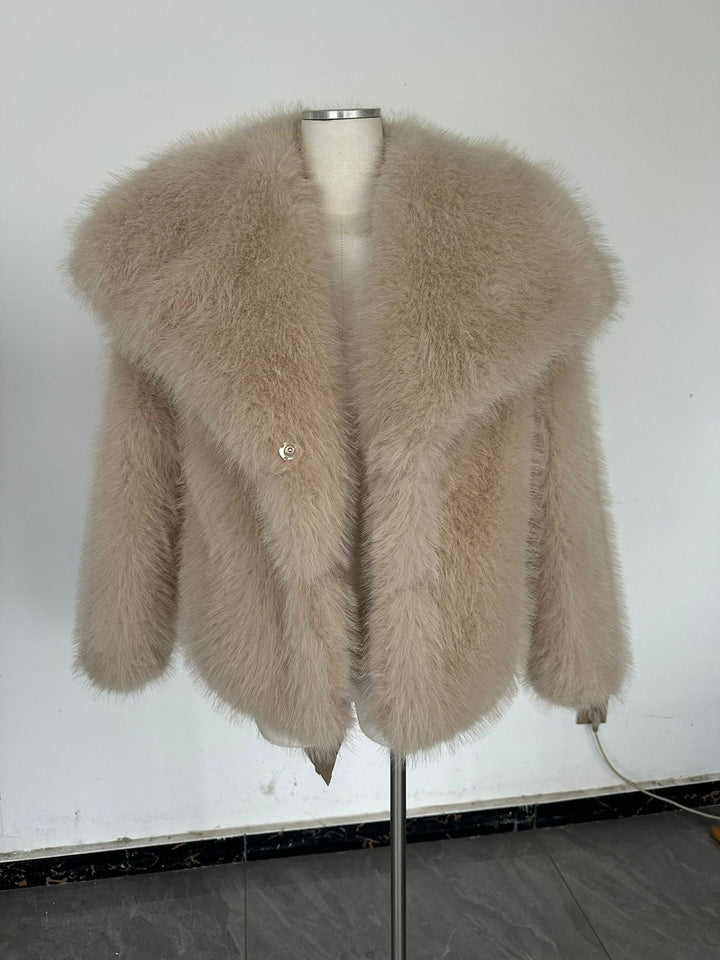 Women's short bolero in boxy cut made of vegan shaggy faux fur with XXL shawl collar Mune Fashion
