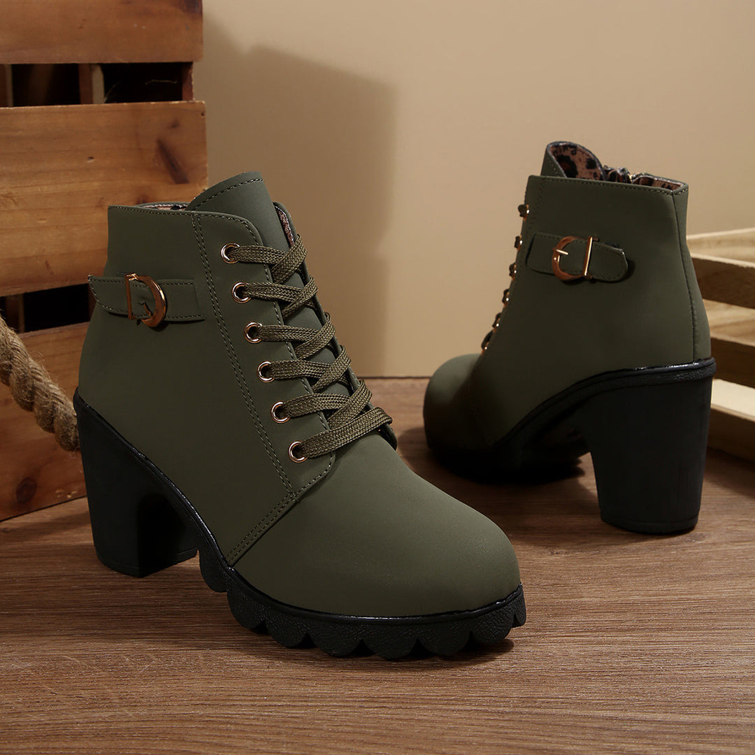 Women's ankle-high lace-up ankle boots with a sturdy block heel and profiled lug sole Mune Fashion