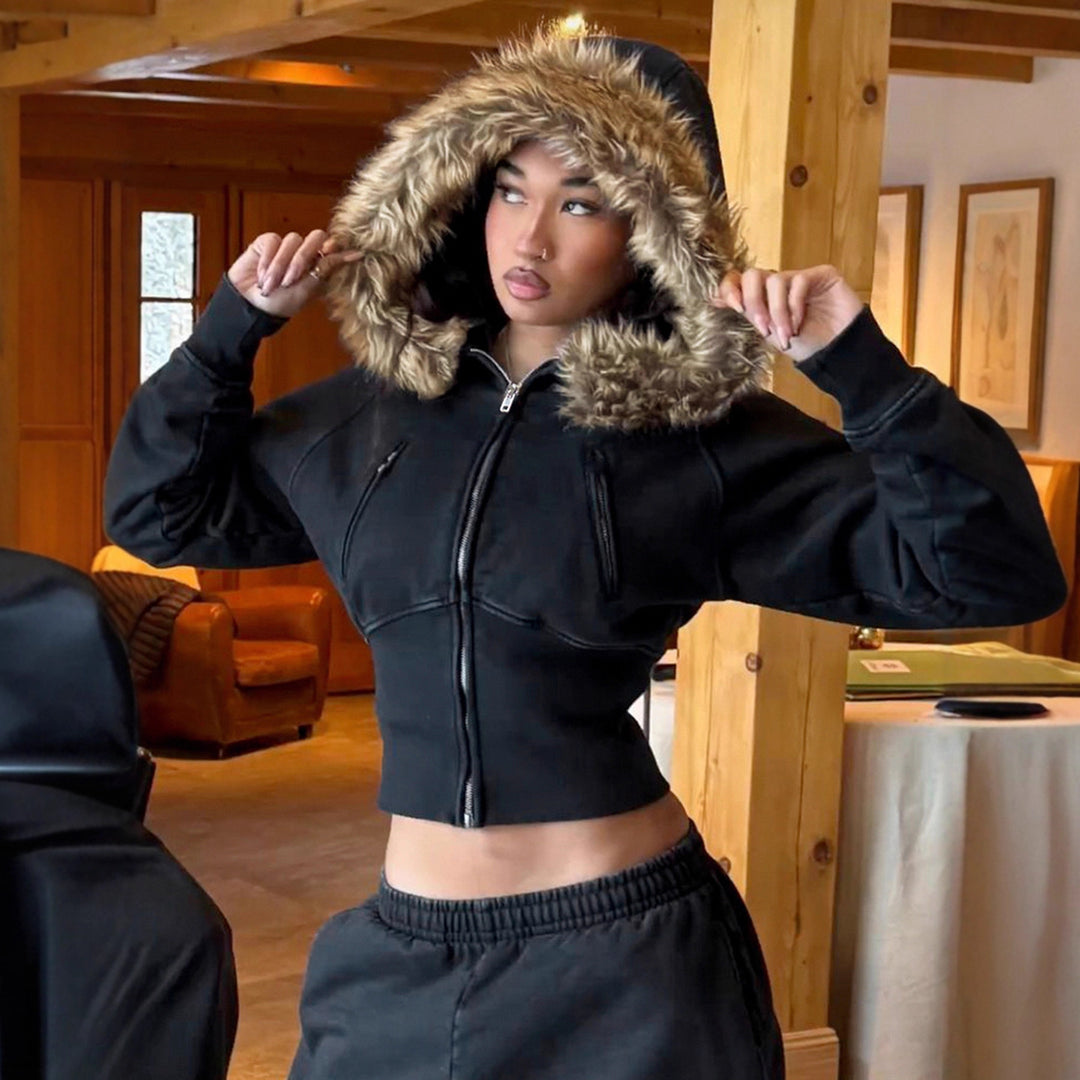 Women's short cut hoodie with faux fur hood, zipper and fitted cuff Mune Fashion