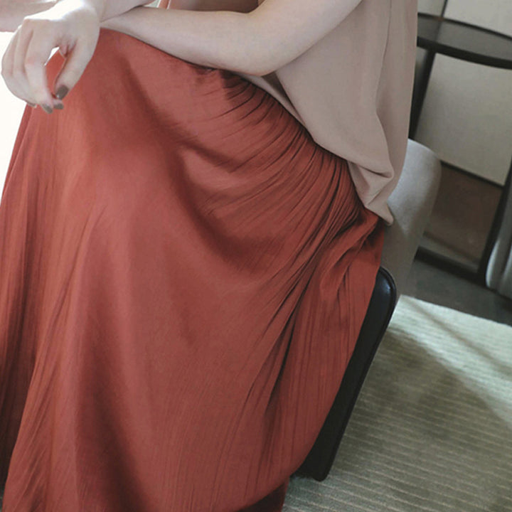 Ladies Elegant Pleated Skirt made of Flowing Material Mune Fashion