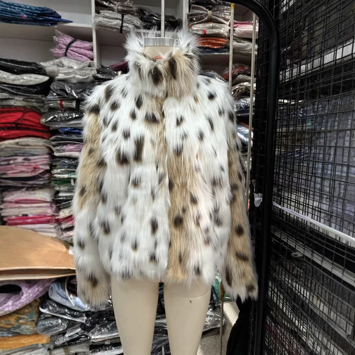 Ladies short-cut faux fur jacket in spotted pattern with stand-up collar and warming padding Mune Fashion