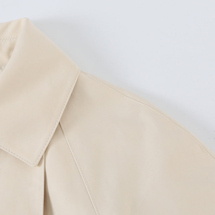Ladies short jacket in boxy cut with concealed button placket and shirt collar Mune Fashion