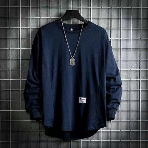 Men's oversized long sleeve sweatshirt with extended back hem and sewn-on label Mune Fashion