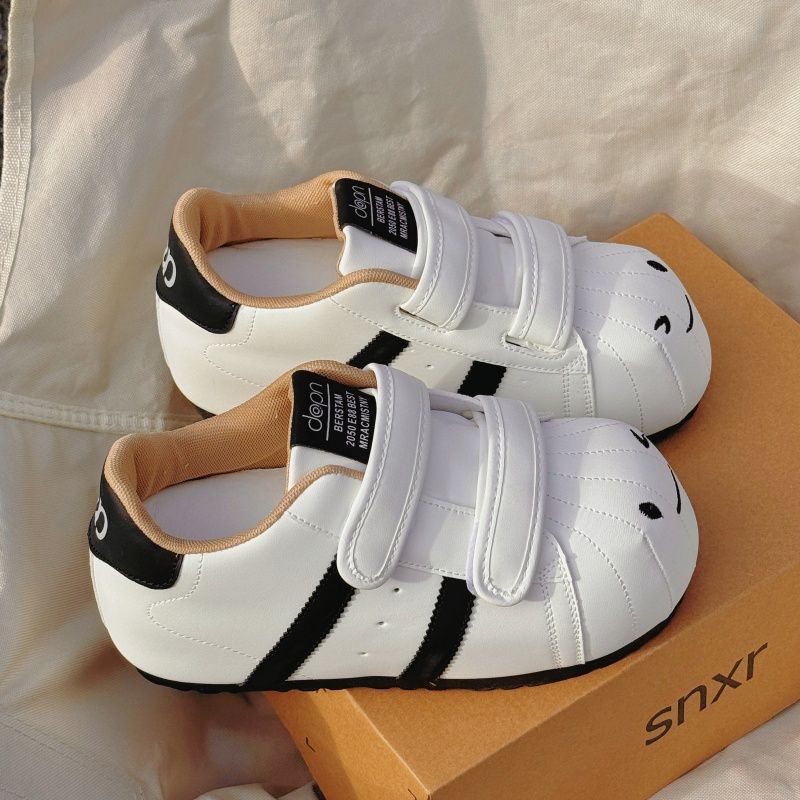 Women's Comfortable Sneakers with Velcro and Sporty Design Mune Fashion