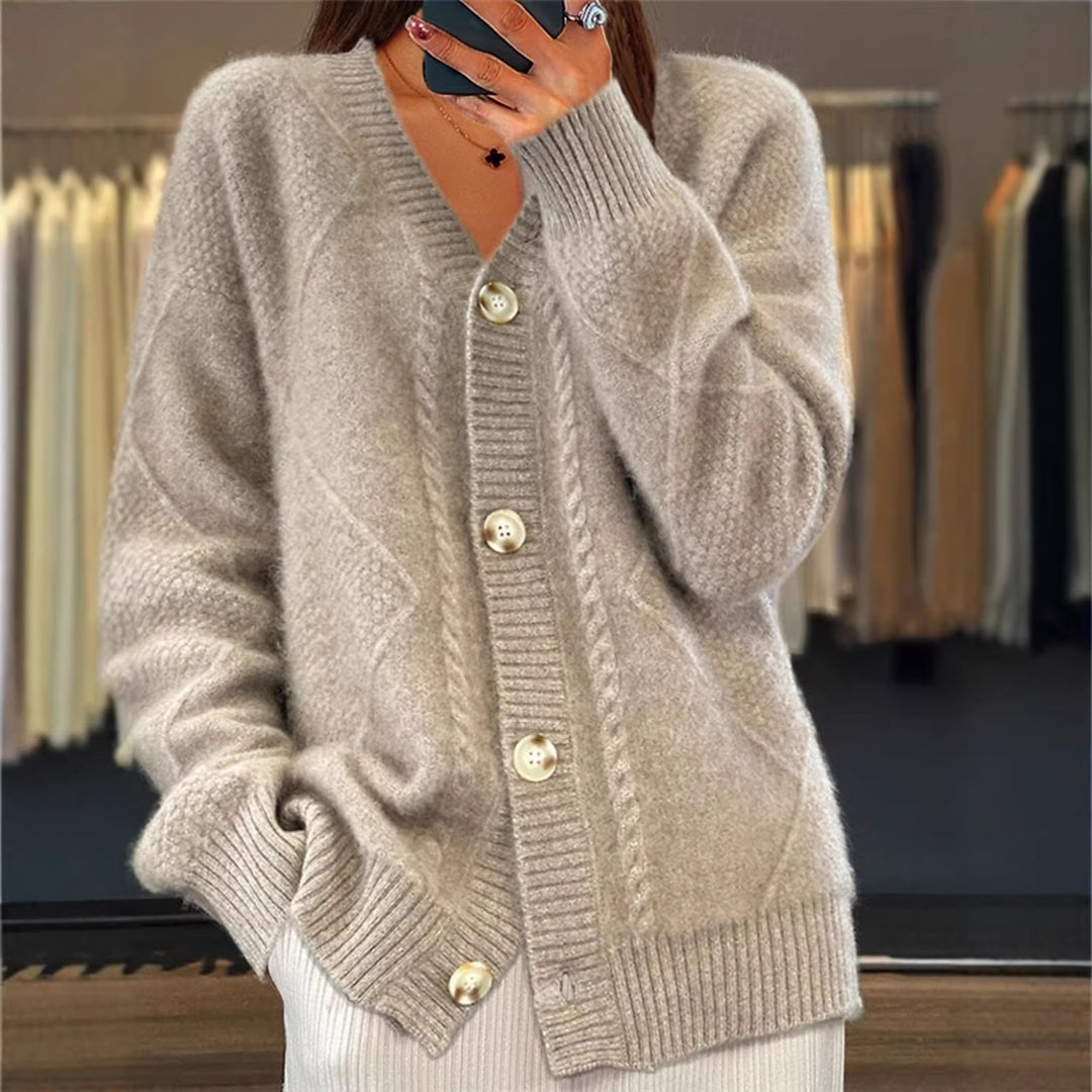 Women's oversized knitted cardigan with cable pattern, V-neck and large buttons Mune Fashion