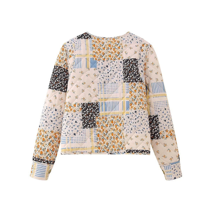 Women's padded short jacket in patchwork quilt style with round neckline and patch pockets Mune Fashion