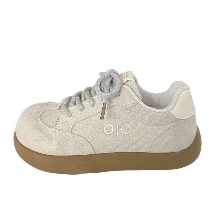 Women’s sneaker with thick, flexible sole and breathable upper material Mune Fashion