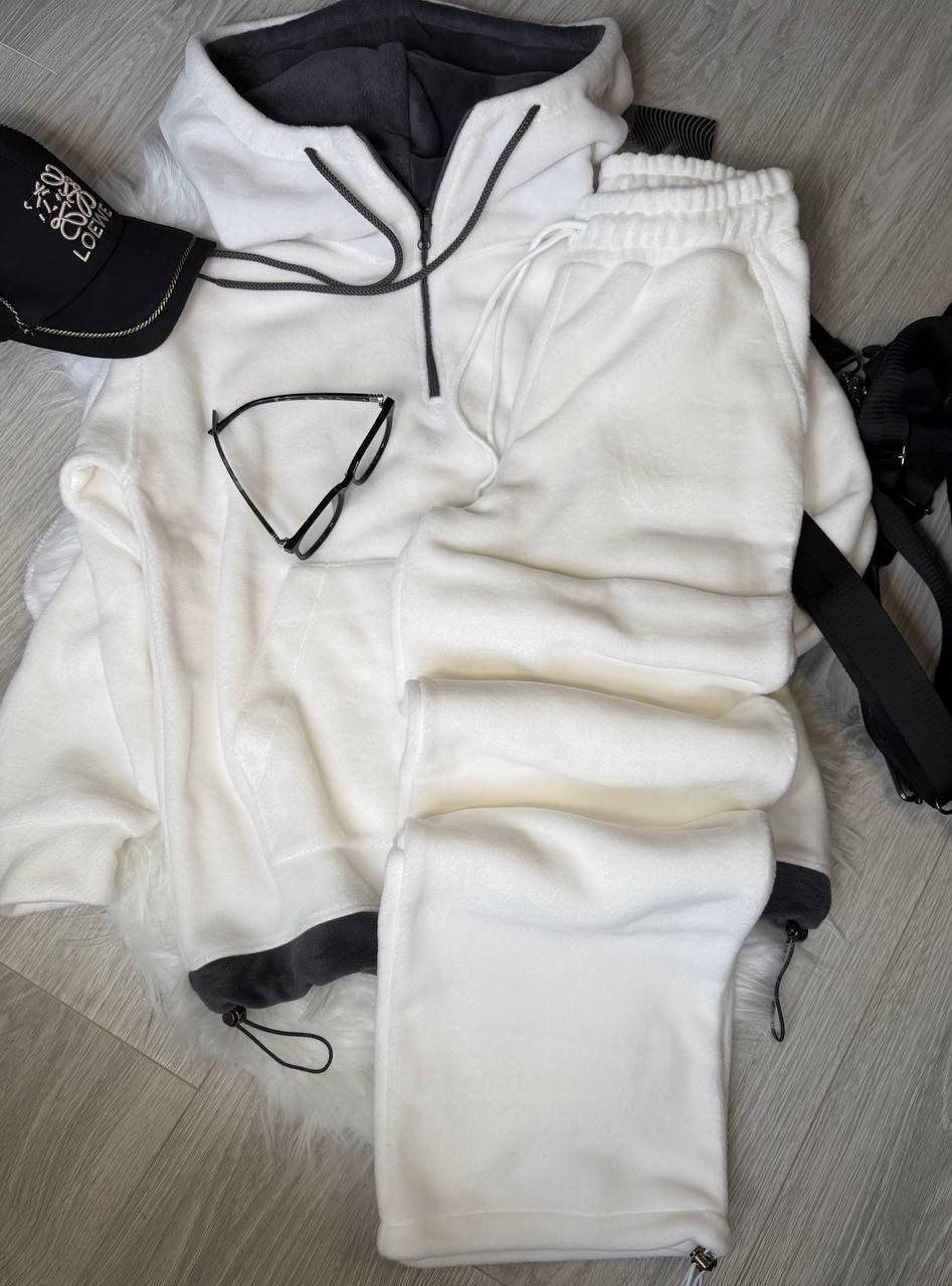 Women's fleece loungewear set with half front zip, lined hood and high cut comfort pants Mune Fashion