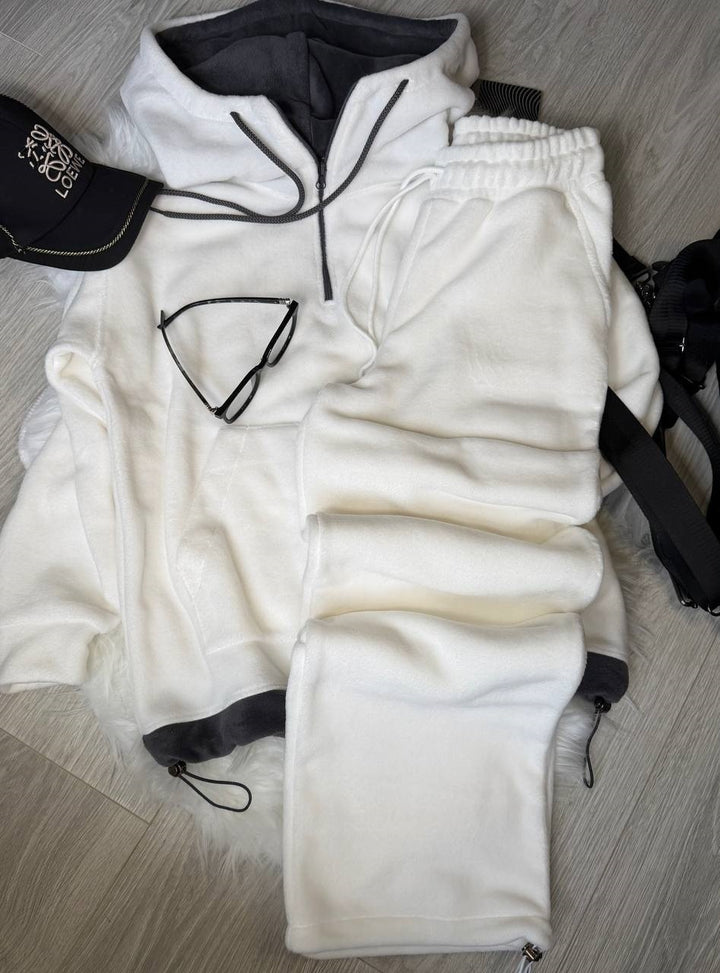 Women's fleece loungewear set with half front zip, lined hood and high cut comfort pants Mune Fashion