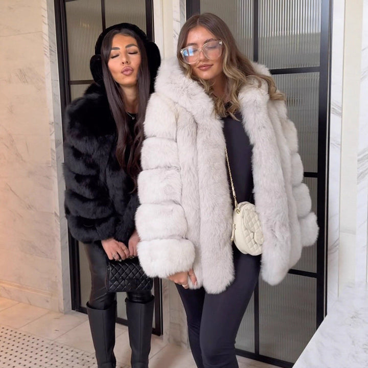 Women's Faux Fur Coat with Luxurious Feel and Elegant Quartz Details Mune