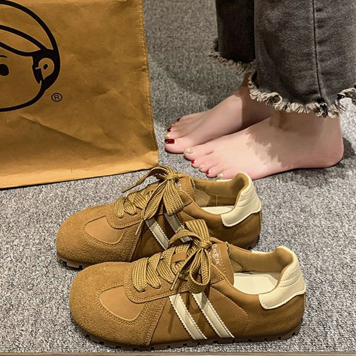 Women Retro-Inspired Suede Sneakers with Sporty Profile Mune Fashion