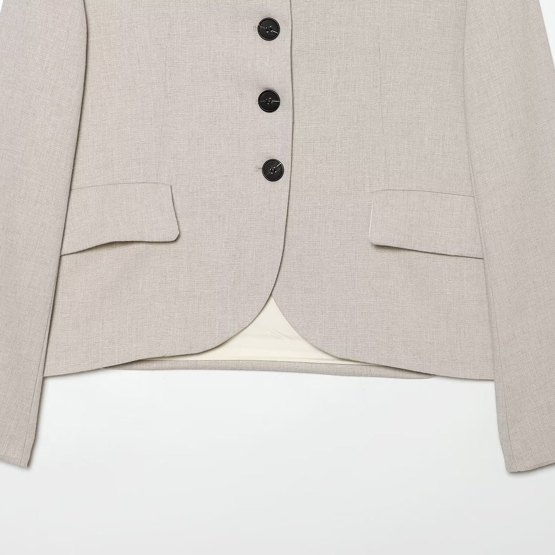 Women's short blazer with minimalist lines, rounded hem, and flap pockets Mune Fashion