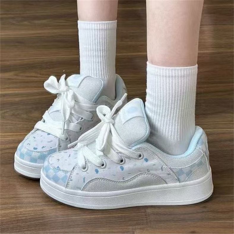 Women's sporty sneakers with playful design and slip-resistant sole Mune Fashion