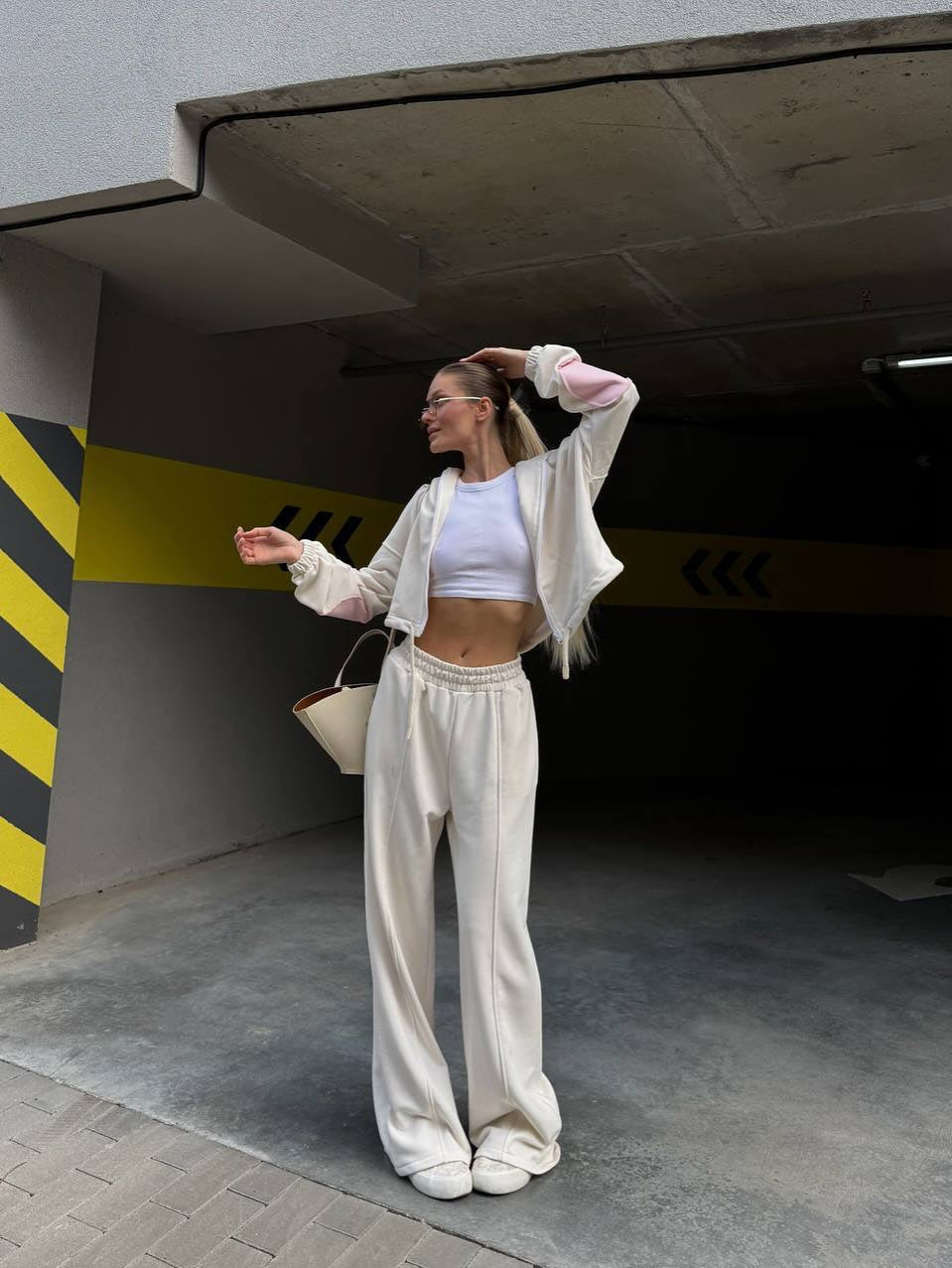 Women's wide high-cut jogging pants with visible crease and elastic waistband Mune Fashion