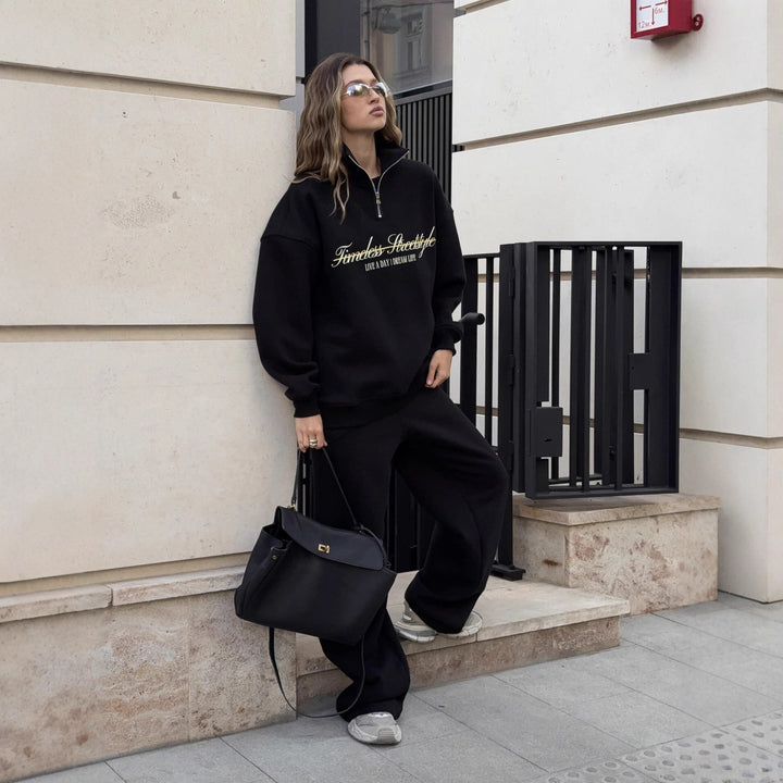 Women's oversized half-zip sweatshirt with high stand collar and statement print Mune Fashion
