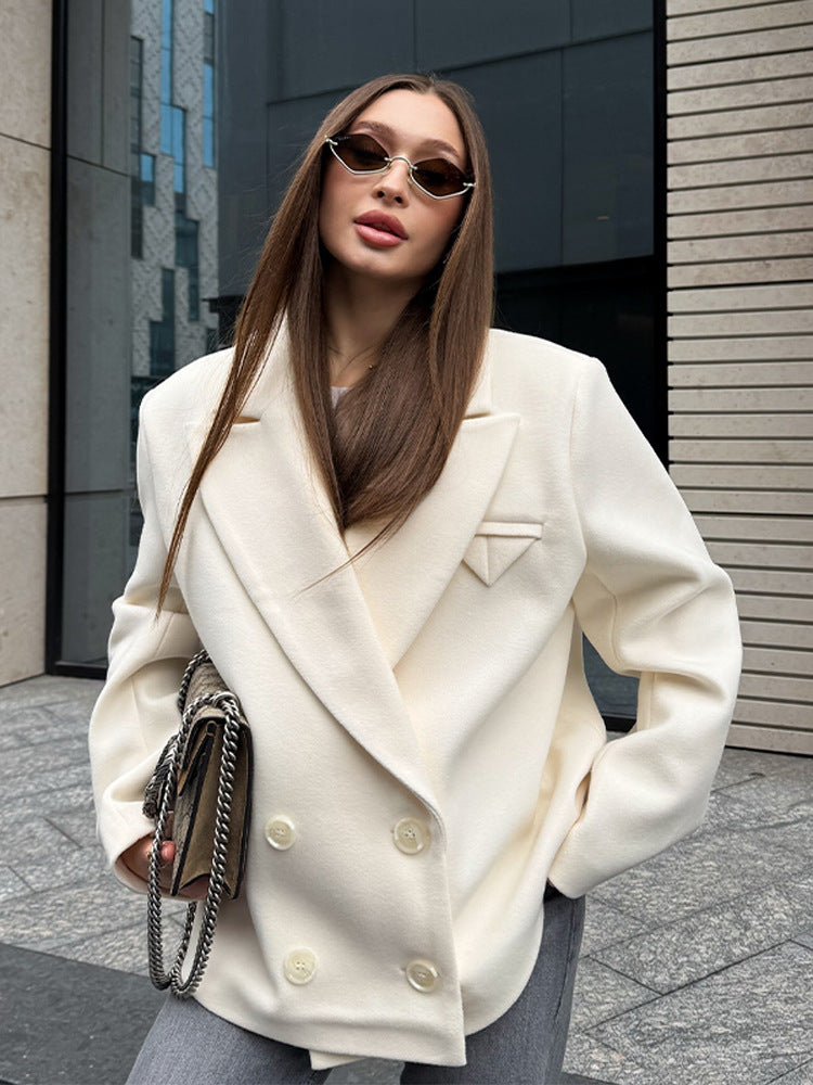 Women's Oversized Double-Breasted Short Blazer in Cocoon Cut made of Wool Blend Mune Fashion