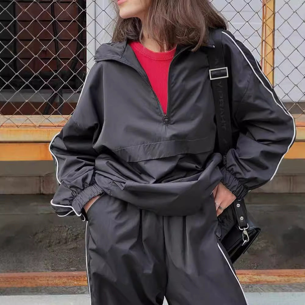 Women Two-Piece Sporty Jogging Set with Half Zipper, Piping and Elastic Waist Pants Mune Fashion