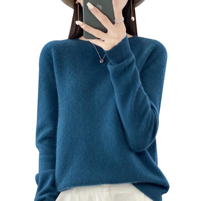 Ladies Loose Fine Knit Pullover with Round Neckline and Fluffy Angora Look Mune Fashion