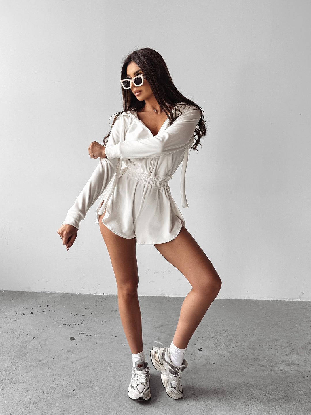 Ladies cropped zip hoodie with gathered drawstring waistband and flowing high-waist shorts in lounge set Mune Fashion