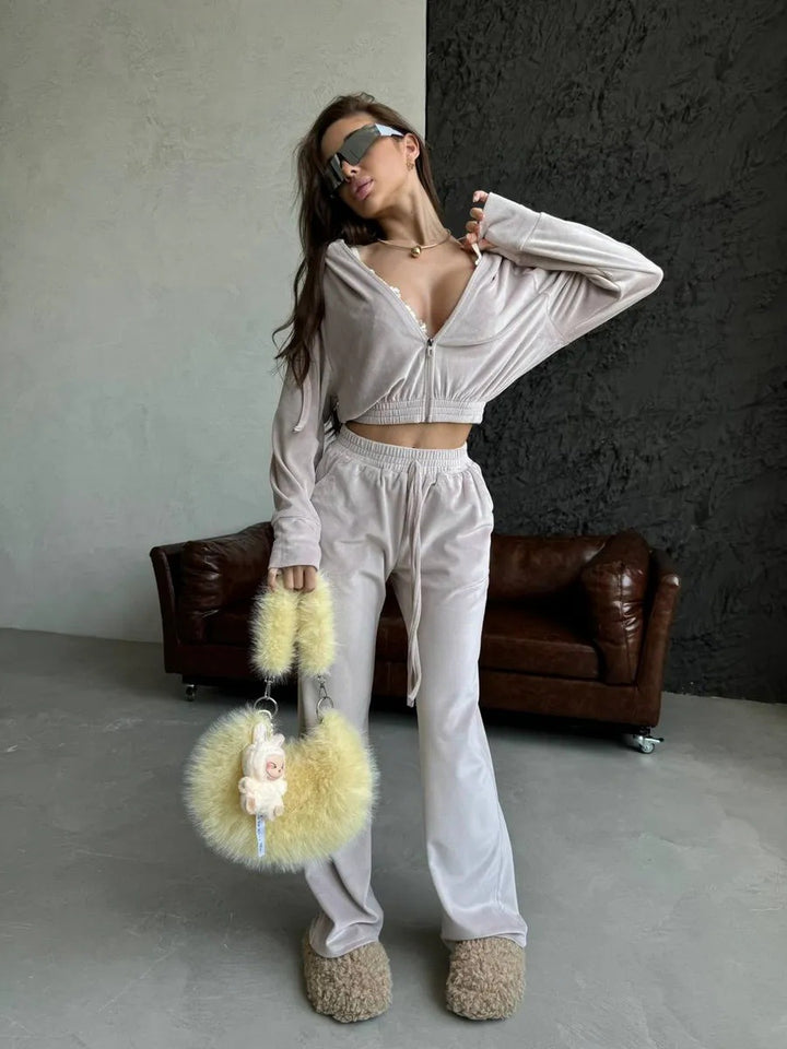 Women's luxurious velvet two-piece jogging suit with cropped zipper and wide pants Mune Fashion