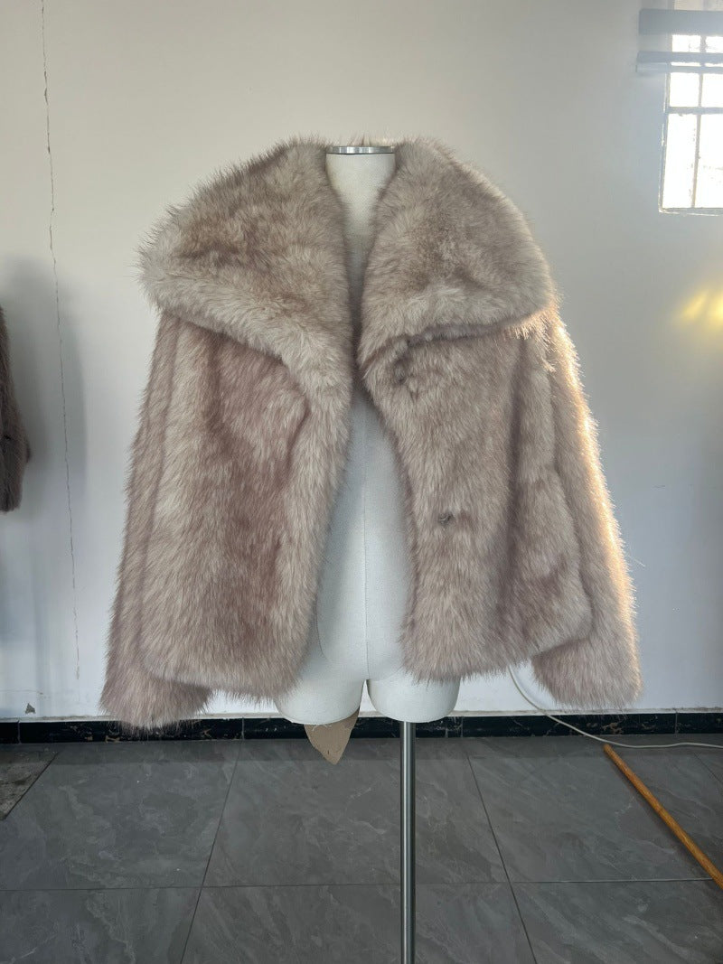Women's short bolero in boxy cut made of vegan shaggy faux fur with XXL shawl collar Mune Fashion